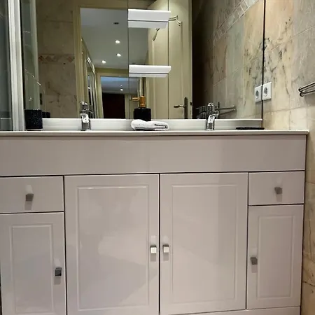 Apartment Mimosas -2 Rooms-terrace-city Center -air Conditioning