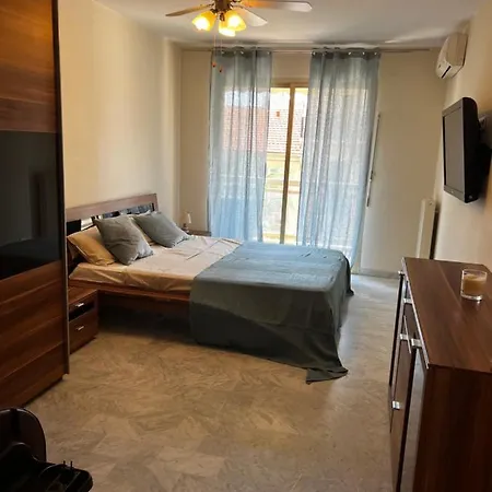 Mimosas -2 Rooms-terrace-city Center -air Conditioning Appartamento