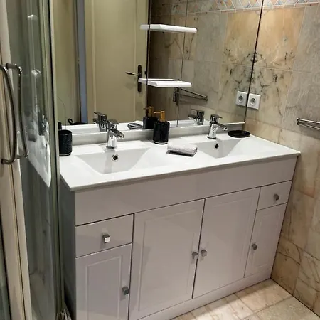 Mimosas -2 Rooms-terrace-city Center -air Conditioning * Cannes